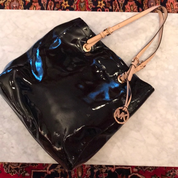 MICHAEL Michael Kors Handbags - Black and light khaki MK jet Set tote in VEUC